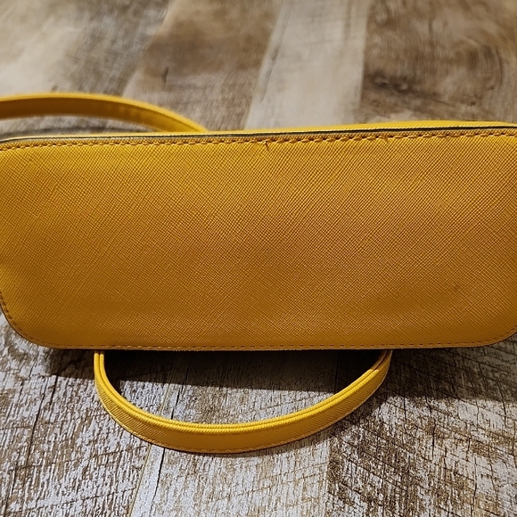 Steve Madden Yellow and Silver Crossbody Bag with Unique Wing Design - Picture 3 of 11